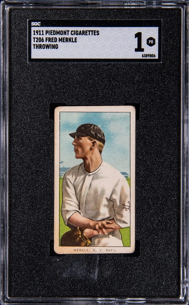 1909-11 T206 Miscut Back White Border Fred Merkle, Throwing Piedmont #350-460/25 card image