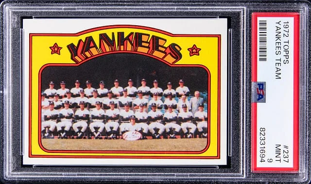 1972 Topps Yankees Team #237 card image