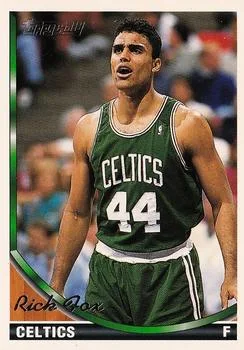 1993-94 Topps Rick Fox UERUER: 1991-92 Kings stats belong to Randy Brown Gold #24 card image