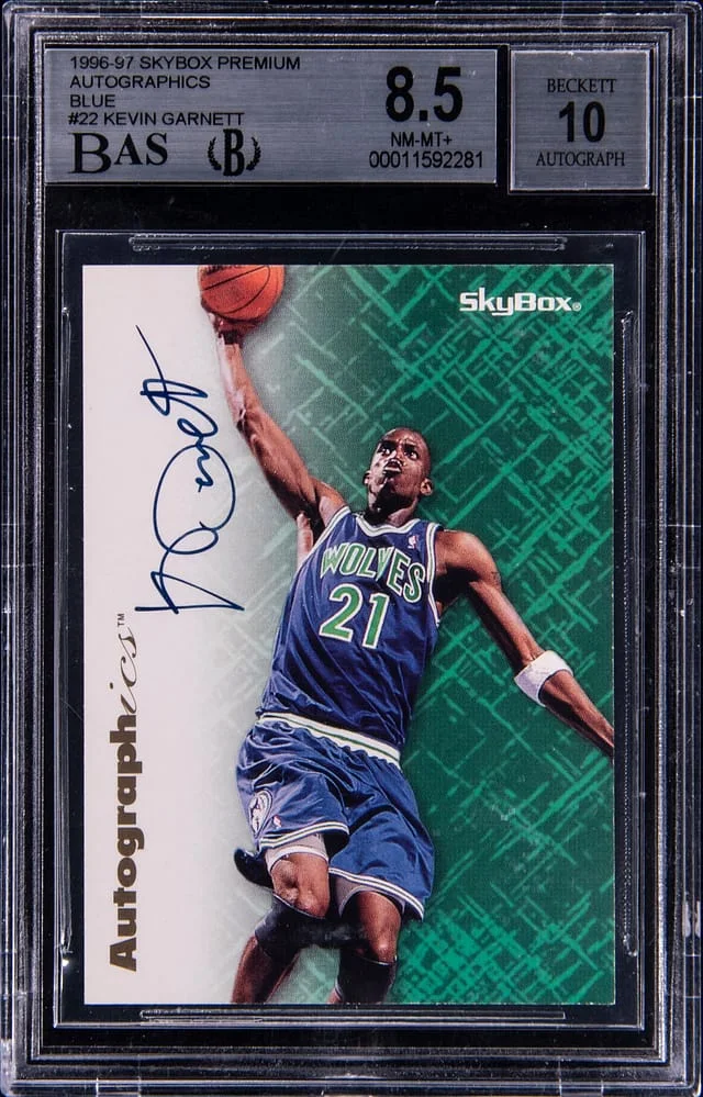 1996-97 SkyBox Premium Kevin Garnett Autographs Blue #22 card image