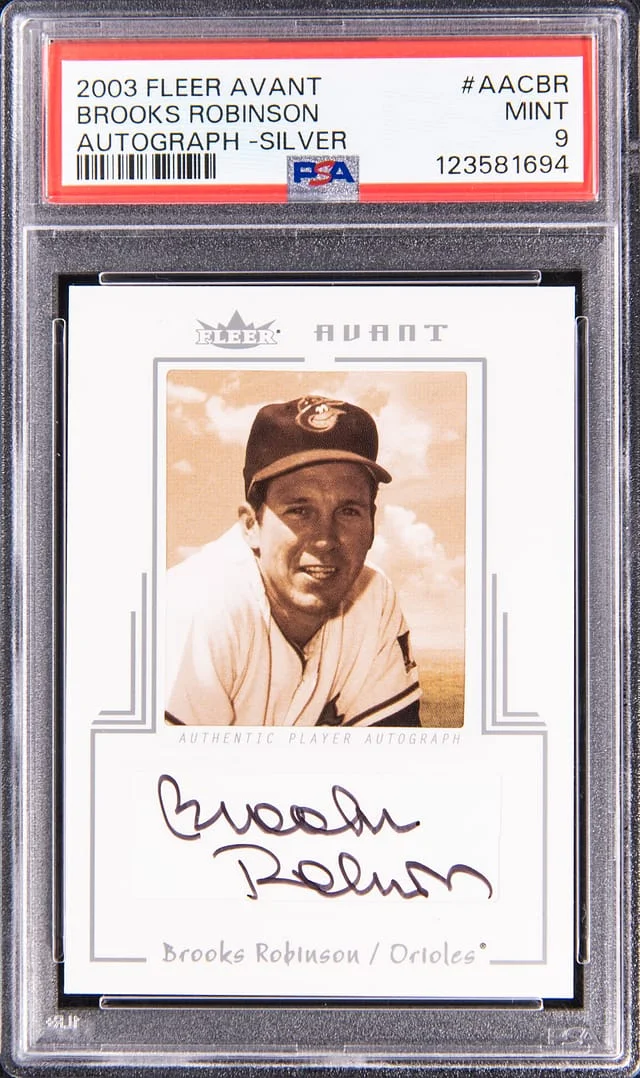 2003 Fleer Avant Brooks Robinson Autograph Gold #AAC-BR card image