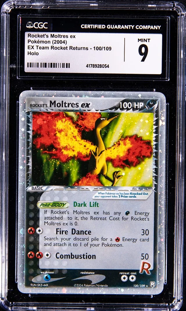 2004 Pokemon Holofoil - EX Team Rocket Returns Rocket's Moltres ex #100 card image