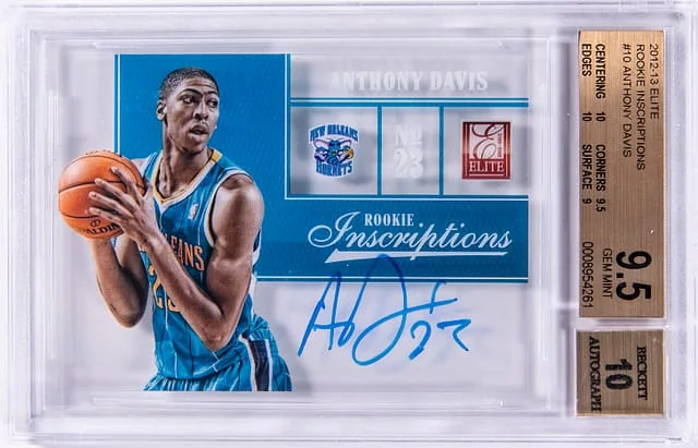 2012-13 Panini Elite Anthony Davis Inscriptions #10 card image