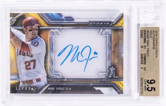 2016 Topps Mike Trout Strata Autograph Gold #SAMT card image