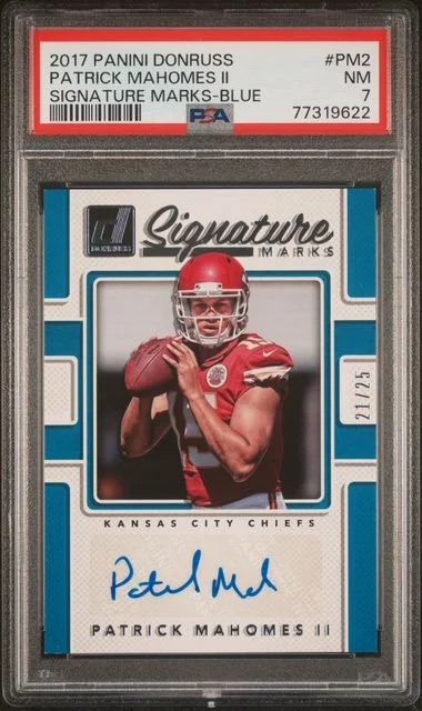 2017 Panini Donruss Patrick Mahomes II Signature Marks Blue #SM-PM2 card image