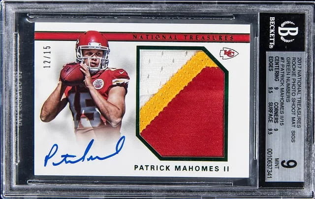 2017 Panini National Treasures Patrick Mahomes II Photo Shoot Material Signatures Green Numbers #RMS-PM card image