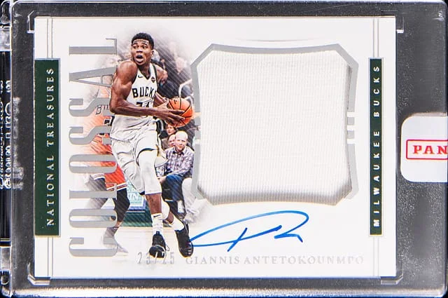 2018-19 Panini National Treasures Giannis Antetokounmpo Colossal Material Signatures #CM-GAN card image