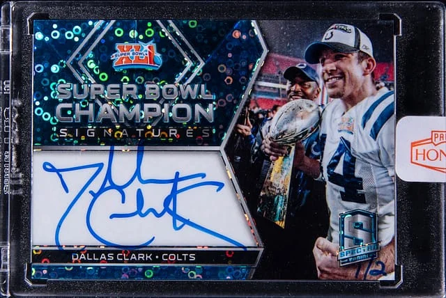 2018 Panini Dallas Clark Honors Spectra Super Bowl Champion Signatures Neon Blue Fastbreak #SB41 card image