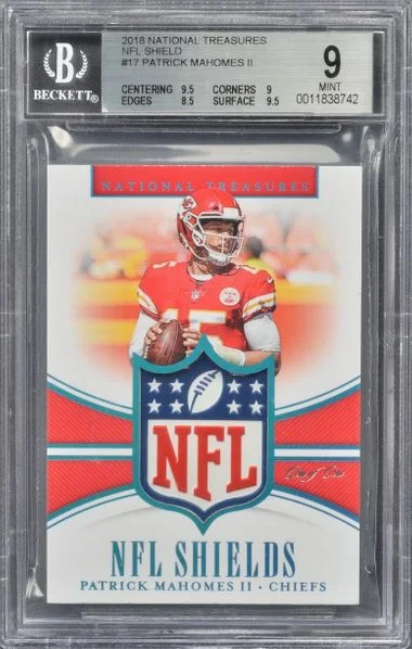 2018 Panini National Treasures Patrick Mahomes II NFL Shield #17 card image