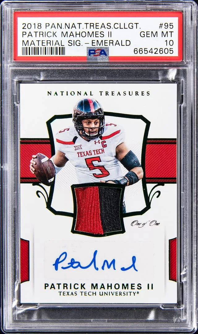 2018 Panini National Treasures Patrick Mahomes II Collegiate Material Signatures Emerald #95 card image