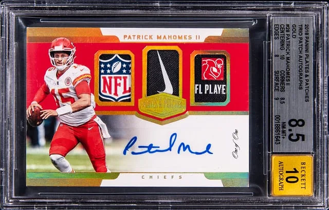 2018 Panini Patrick Mahomes II Plates & Patches Trio Patch Autographs Gold #PT-PM card image