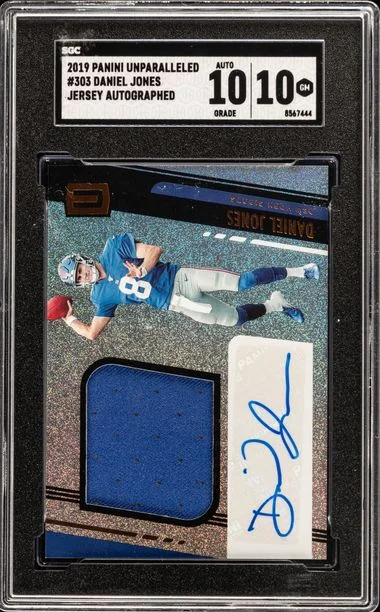 2019 Panini Daniel Jones Unparalleled Jersey Autographed #303 card image