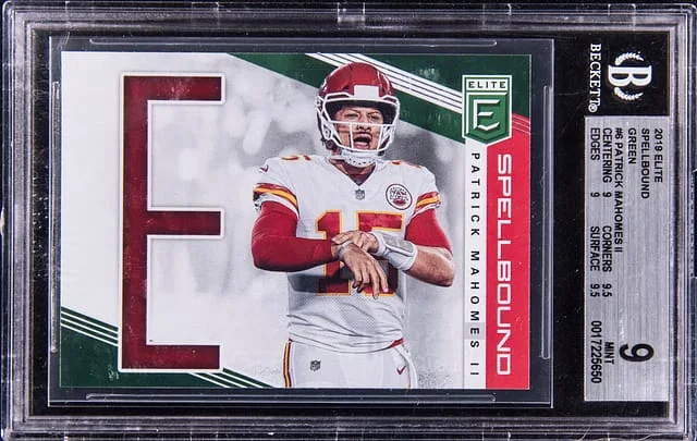 2019 Panini Elite Patrick Mahomes II Spellbound Green #SP-6 card image