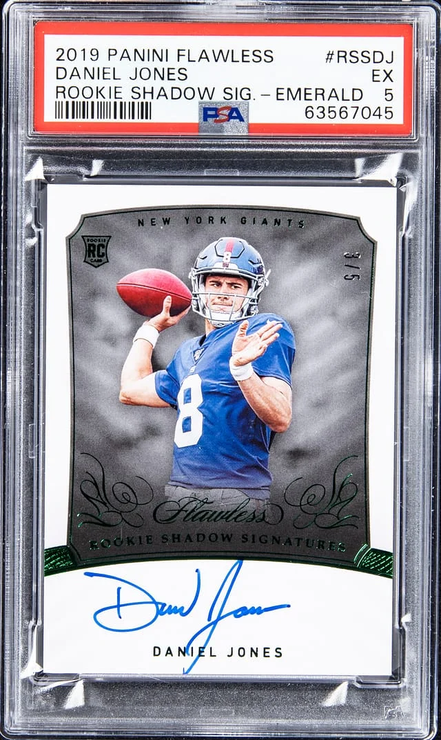 2019 Panini Flawless Daniel Jones Shadow Signatures Emerald #RSSDJ card image