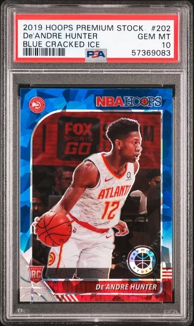 2019 Panini Hoops De'Andre Hunter Blue Cracked Ice #202 card image