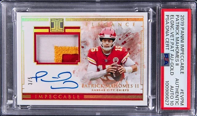 2019 Panini Impeccable Patrick Mahomes II Elegance Veteran Patch Autograph Gold #EV-PM card image