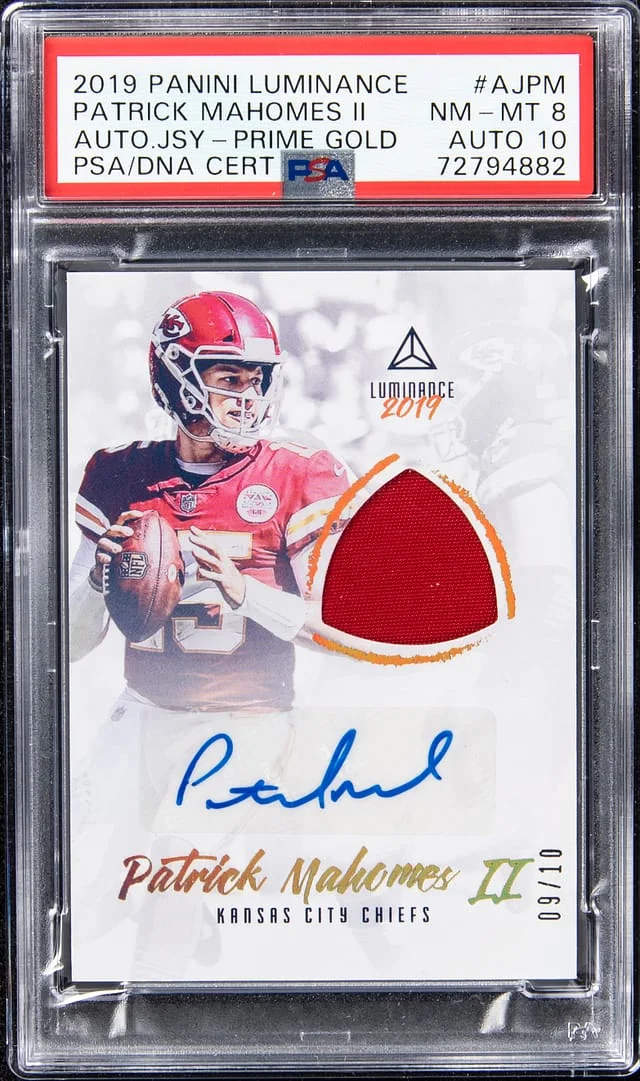 2019 Panini Patrick Mahomes II Luminance Autograph Jerseys Prime Gold #AJ-PM card image