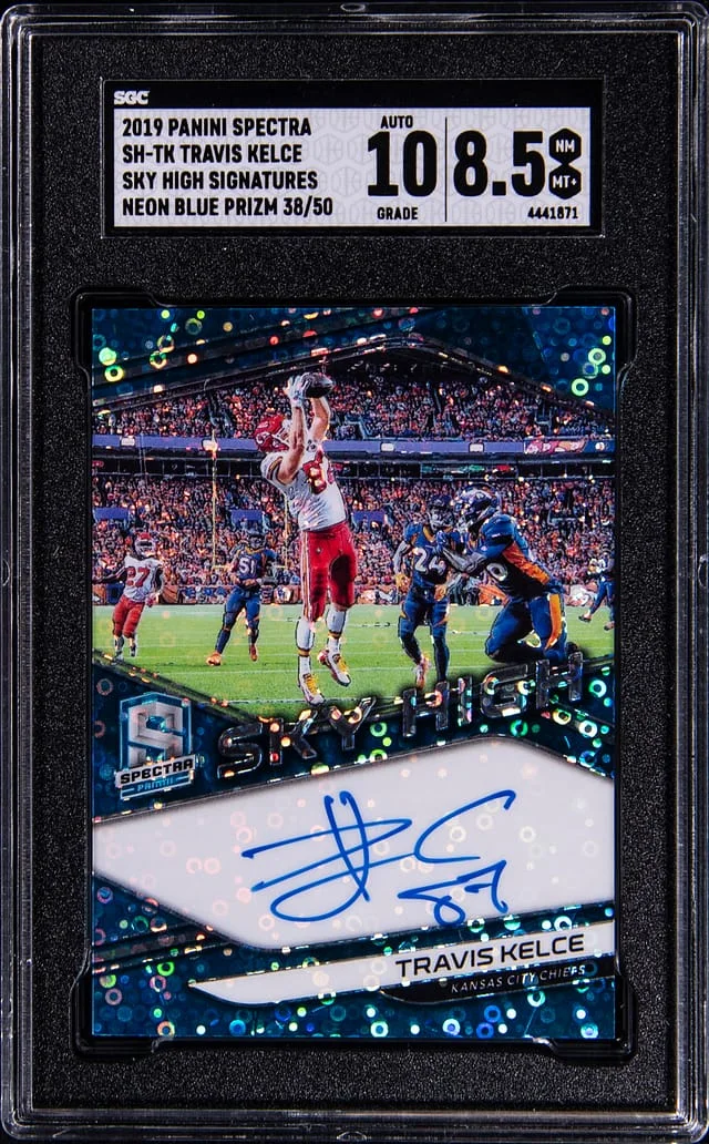 2019 Panini Spectra Travis Kelce Sky High Signatures Neon Blue Prizm #SH-TK card image