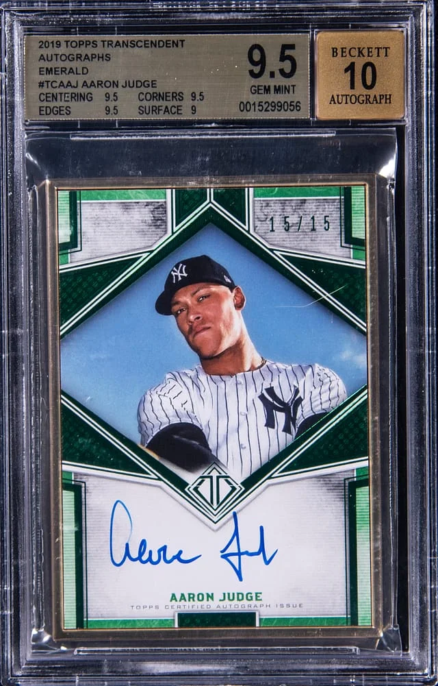 2019 Topps Aaron Judge Transcendent Autographs Emerald #TCAAJ card image