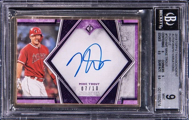 2019 Topps Mike Trout Transcendent Autograph Variations Purple #TCVAMT card image