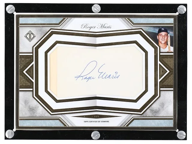 2019 Topps Roger Maris Transcendent Collection Oversized Cut Signature Box Topper #TCS-RM card image