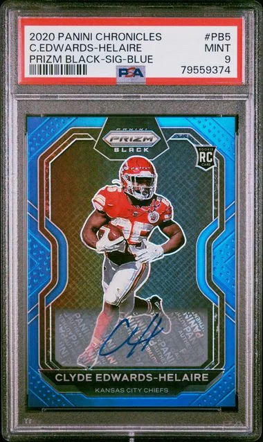 2020 Panini Chronicles Clyde Edwards-Helaire Prizm Black Signature-Blue #PB5 card image
