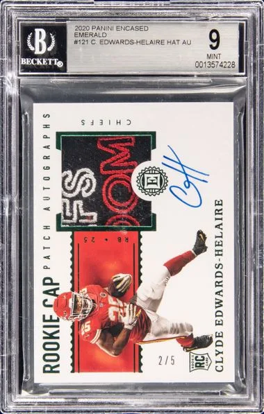 2020 Panini Encased Clyde Edwards-Helaire Cap Patch Autographs Emerald #121 card image