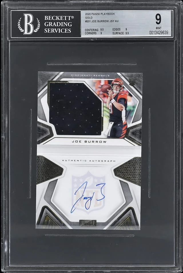 2020 Panini Joe Burrow Playbook Playbook Jersey Autographs Gold #201 card image