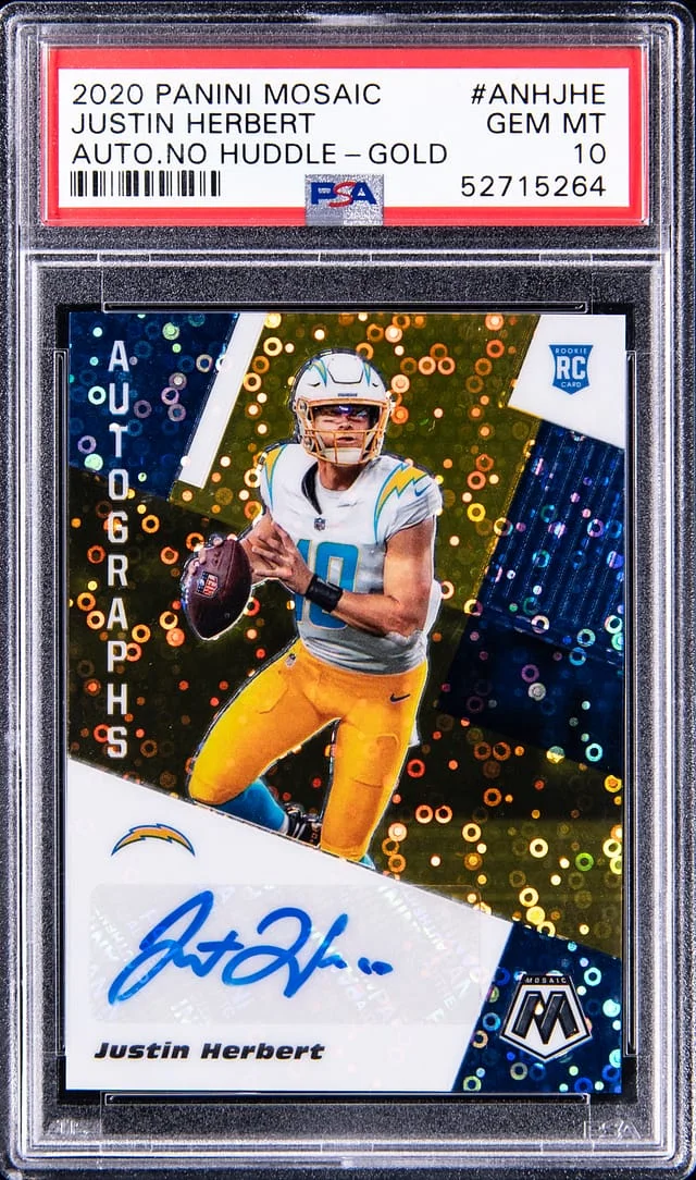2020 Panini Mosaic Justin Herbert Autographs No Huddle Gold #ANH-JHE card image