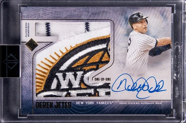 2020 Topps Derek Jeter Transcendent Captain's Collection Autographed Patch #ACP-1 card image