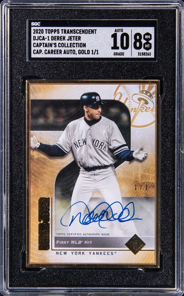 2020 Topps Derek Jeter Transcendent Captain's Collection Captain's Career Autograph Gold #DJCA-1 card image