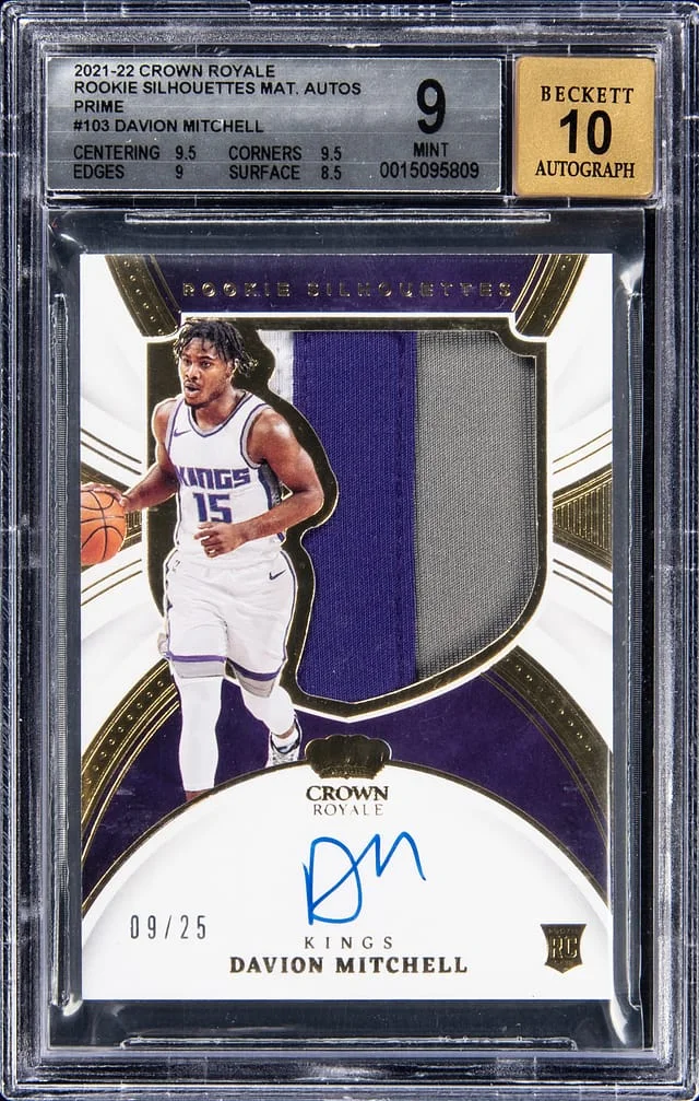 2021-22 Panini Crown Royale Davion Mitchell Silhouettes Materials Autos Prime #103 card image
