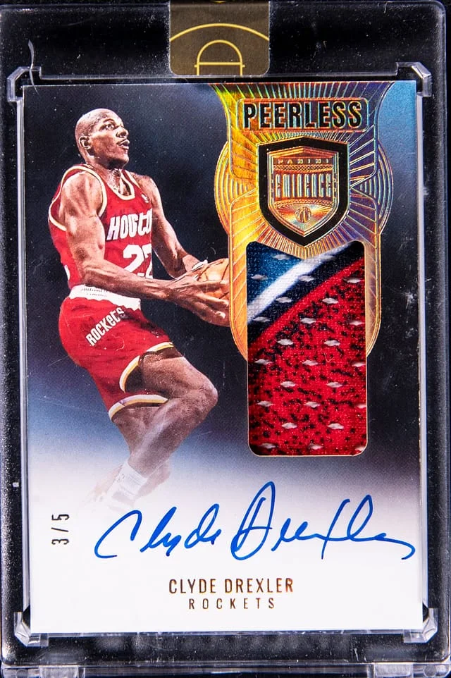 2021-22 Panini Eminence Clyde Drexler Peerless Patch Autographs Gold #PER-CLY card image
