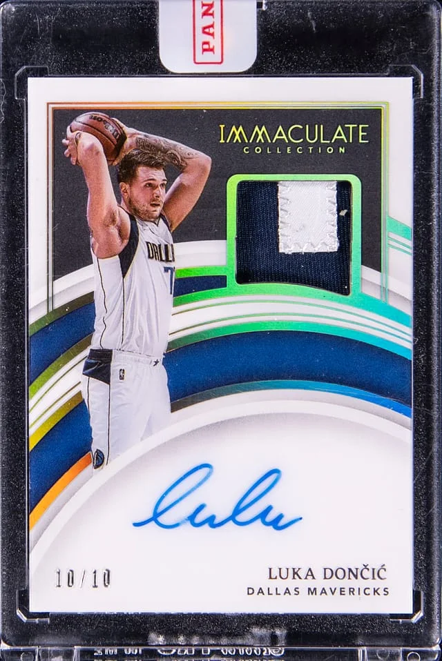 2021-22 Panini Immaculate Luka Doncic Patch Autographs Gold #PA-LKD card image