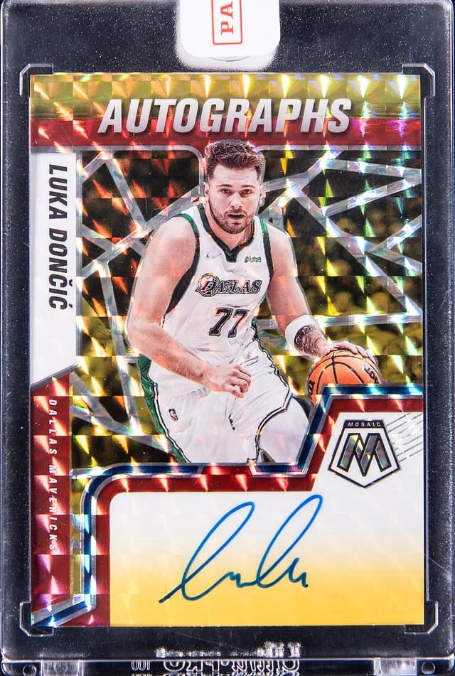2021-22 Panini Mosaic Luka Doncic Autograph #AM-LKD card image