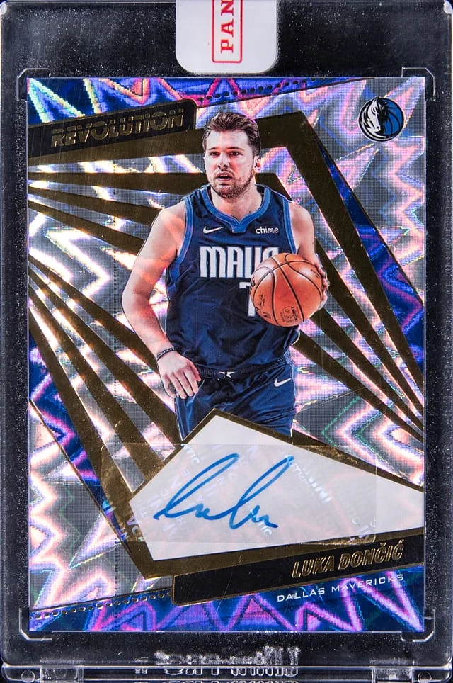 2021-22 Panini Revolution Luka Doncic Autographs Fractal #AG-LDC card image
