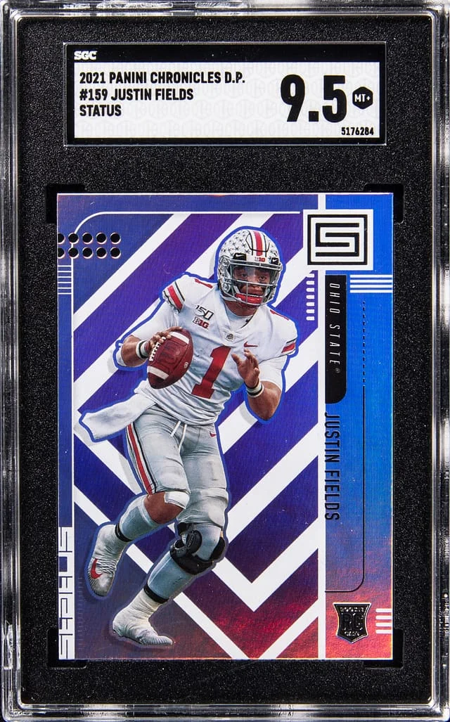2021 Panini Chronicles Draft Picks Justin Fields Status #159 card image