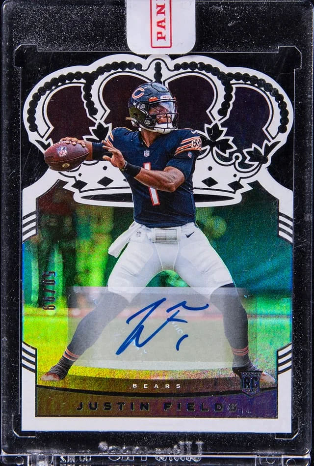 2021 Panini Chronicles Justin Fields Crown Royale Autograph Gold #CR-4 card image