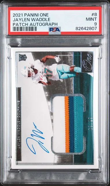2021 Panini Jaylen Waddle One Patch Autograph #8 card image