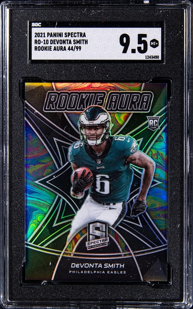 2021 Panini Spectra DeVonta Smith Aura #RO-10 card image