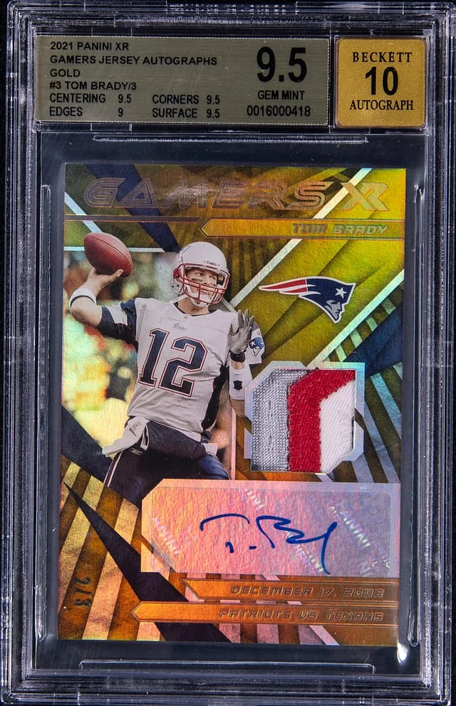 2021 Panini Tom Brady XR Gamers Jersey Autographs Gold #3 card image