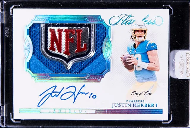 2022 Panini Flawless Justin Herbert Shield Signatures #LTS-JH card image