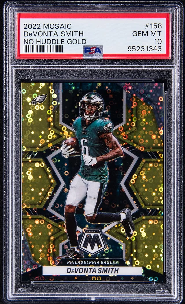 2022 Panini Mosaic DeVonta Smith No Huddle Gold Prizm #158 card image