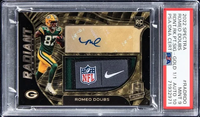 2022 Panini Spectra Romeo Doubs Radiant Signatures Gold Vinyl #RAD-RDO card image