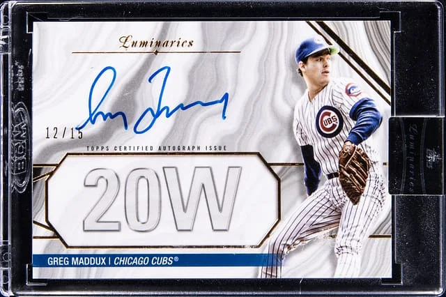 2022 Topps Greg Maddux Luminaries Masters of the Mound Red #MOM-GM card image