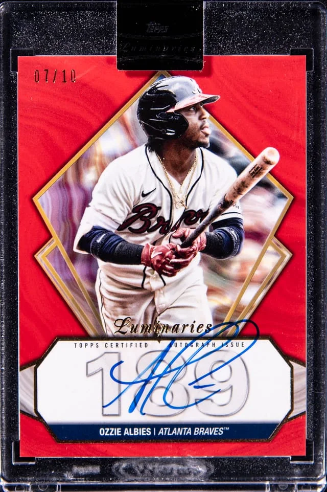 2022 Topps Ozzie Albies Luminaries Hit Kings Autographs Red #HK-OA card image