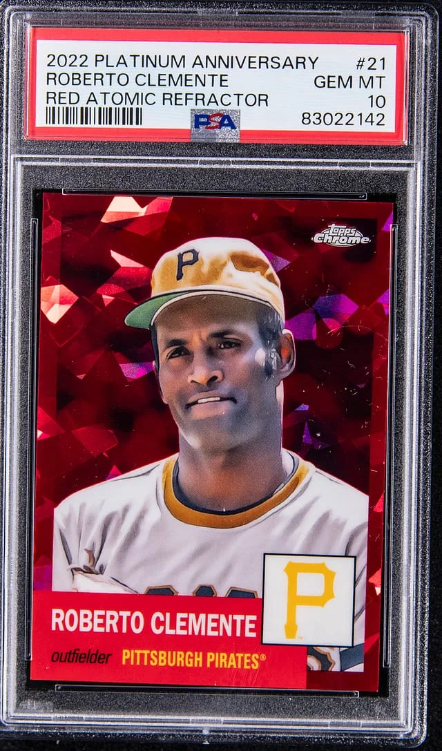 2022 Topps Roberto Clemente Platinum Anniversary Red Atomic Refractor #21 card image