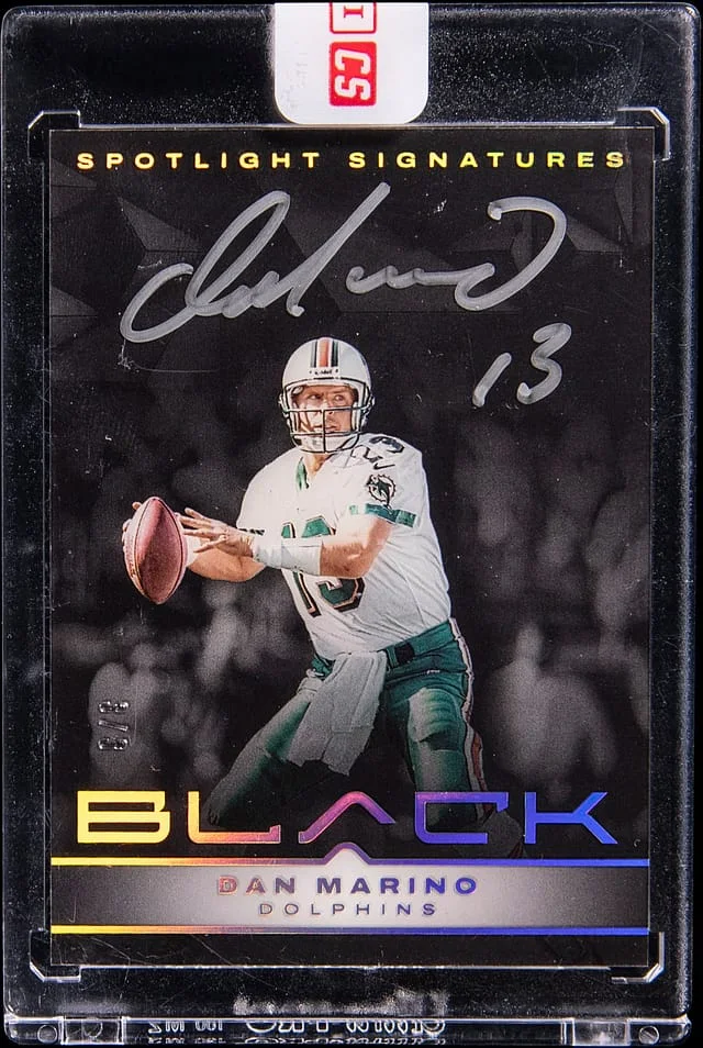 2023 Panini Black Dan Marino Spotlight Signatures Vertical Gold #SSV-DM card image