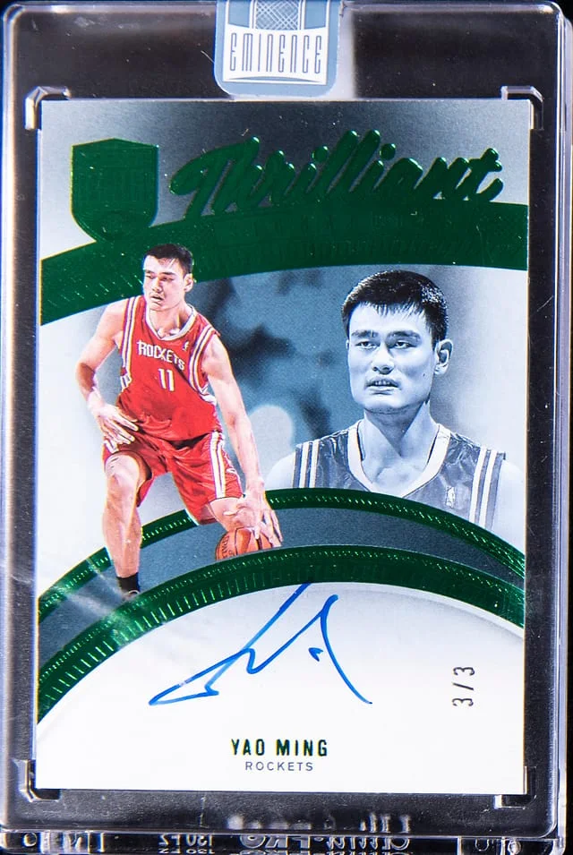 2024-25 Panini Eminence Yao Ming Thrilliant Signatures Emerald #TS-YAO card image