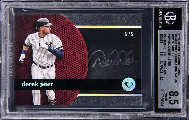 2024 Topps Derek Jeter Diamond Icons Black PolychromatInk Autograph Red Silver Ink #BPA-DJ card image